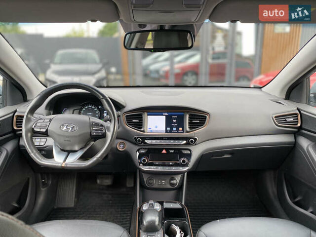 Серый Хендай Ioniq, объемом двигателя 0 л и пробегом 135 тыс. км за 12999 $, фото 34 на Automoto.ua