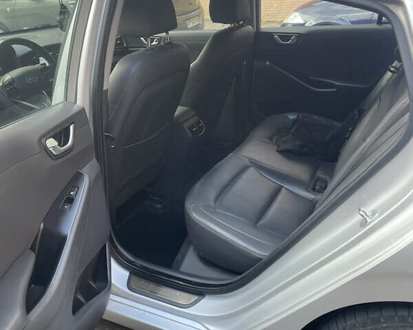 Серый Хендай Ioniq, объемом двигателя 0 л и пробегом 116 тыс. км за 13200 $, фото 7 на Automoto.ua