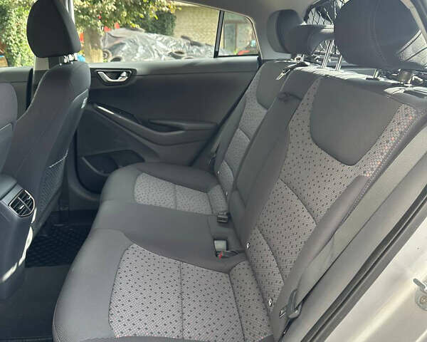 Сірий Хендай Ioniq, об'ємом двигуна 0 л та пробігом 33 тис. км за 13800 $, фото 37 на Automoto.ua