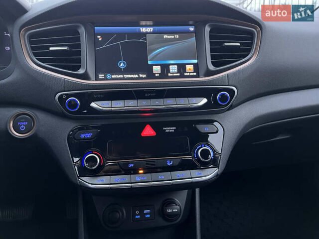 Сірий Хендай Ioniq, об'ємом двигуна 0 л та пробігом 135 тис. км за 12700 $, фото 10 на Automoto.ua