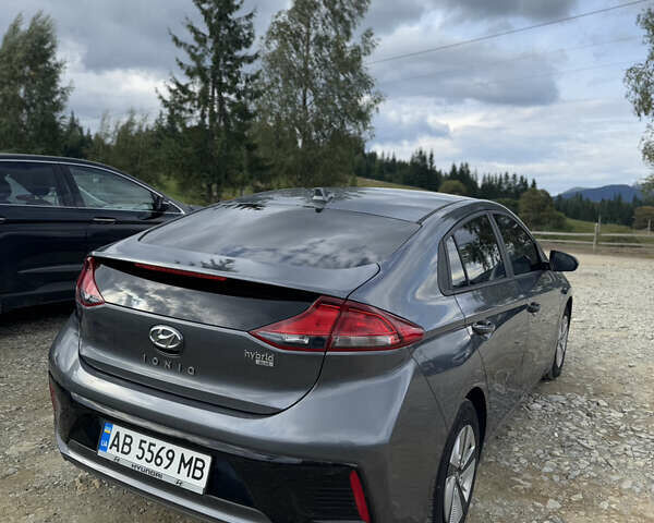 Серый Хендай Ioniq, объемом двигателя 1.58 л и пробегом 99 тыс. км за 15500 $, фото 2 на Automoto.ua