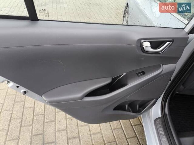 Сірий Хендай Ioniq, об'ємом двигуна 0 л та пробігом 110 тис. км за 11800 $, фото 41 на Automoto.ua