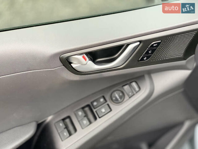 Серый Хендай Ioniq, объемом двигателя 0 л и пробегом 135 тыс. км за 12999 $, фото 52 на Automoto.ua