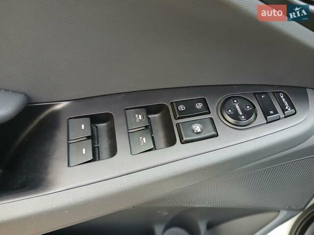 Серый Хендай Ioniq, объемом двигателя 0 л и пробегом 140 тыс. км за 12400 $, фото 16 на Automoto.ua