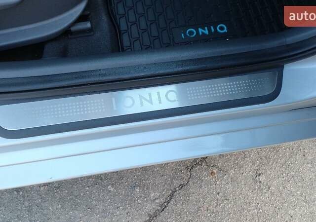 Серый Хендай Ioniq, объемом двигателя 0 л и пробегом 111 тыс. км за 14800 $, фото 52 на Automoto.ua