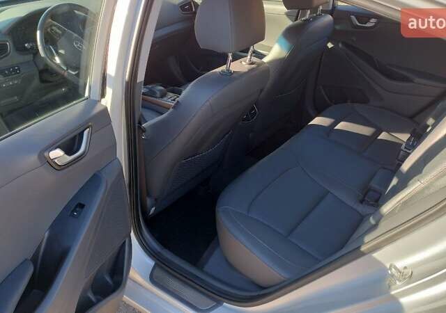 Серый Хендай Ioniq, объемом двигателя 0 л и пробегом 111 тыс. км за 14800 $, фото 28 на Automoto.ua