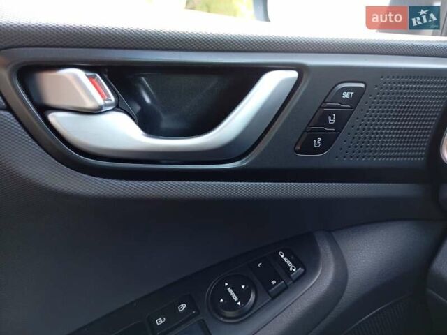 Серый Хендай Ioniq, объемом двигателя 0 л и пробегом 90 тыс. км за 13900 $, фото 26 на Automoto.ua