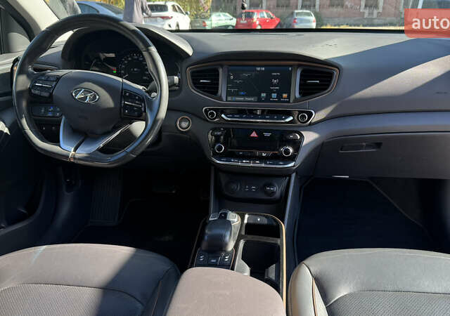 Серый Хендай Ioniq, объемом двигателя 0 л и пробегом 182 тыс. км за 15550 $, фото 7 на Automoto.ua