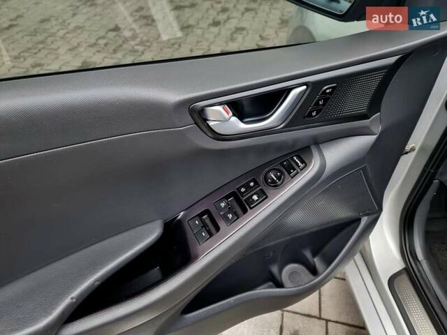 Серый Хендай Ioniq, объемом двигателя 0 л и пробегом 137 тыс. км за 12950 $, фото 37 на Automoto.ua