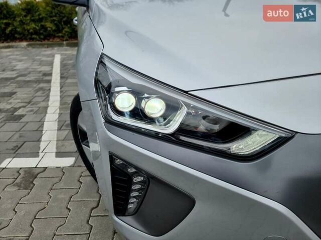 Серый Хендай Ioniq, объемом двигателя 0 л и пробегом 137 тыс. км за 12950 $, фото 6 на Automoto.ua