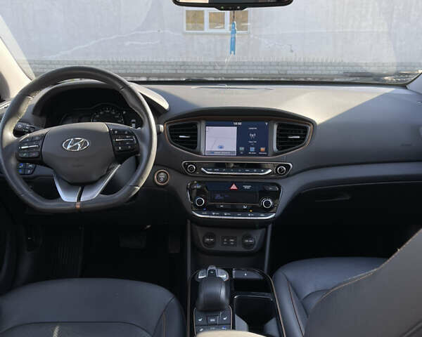 Сірий Хендай Ioniq, об'ємом двигуна 0 л та пробігом 121 тис. км за 12800 $, фото 14 на Automoto.ua