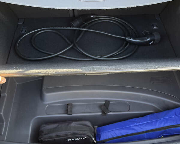 Сірий Хендай Ioniq, об'ємом двигуна 0 л та пробігом 121 тис. км за 12800 $, фото 11 на Automoto.ua