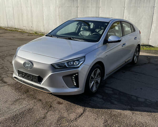 Сірий Хендай Ioniq, об'ємом двигуна 0 л та пробігом 121 тис. км за 12800 $, фото 4 на Automoto.ua