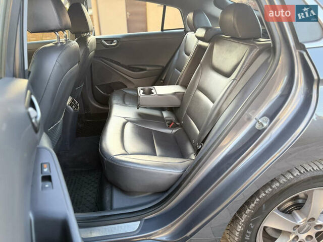 Серый Хендай Ioniq, объемом двигателя 0 л и пробегом 109 тыс. км за 13899 $, фото 28 на Automoto.ua