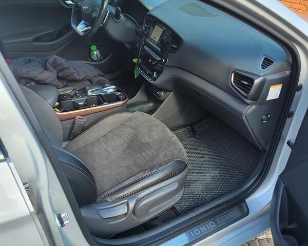 Серый Хендай Ioniq, объемом двигателя 0 л и пробегом 128 тыс. км за 13700 $, фото 6 на Automoto.ua