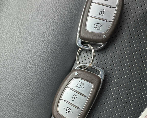 Серый Хендай Ioniq, объемом двигателя 0 л и пробегом 107 тыс. км за 12499 $, фото 66 на Automoto.ua