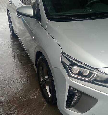 Сірий Хендай Ioniq, об'ємом двигуна 0 л та пробігом 120 тис. км за 13000 $, фото 10 на Automoto.ua