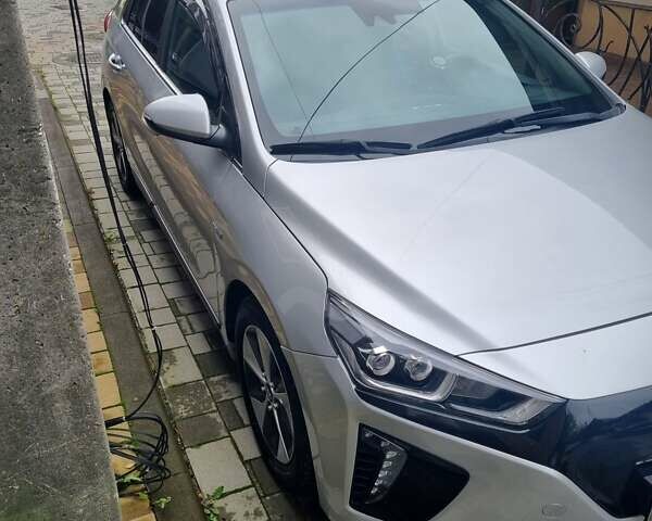 Хендай Ioniq 2018 в Виннице на Automoto.ua Серый Хендай Ioniq, объемом двигателя 0 л и пробегом 93 тыс. км за 15300 $, фото 8 на Automoto.ua