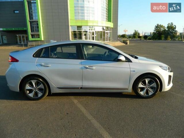 Сірий Хендай Ioniq, об'ємом двигуна 0 л та пробігом 91 тис. км за 13300 $, фото 6 на Automoto.ua