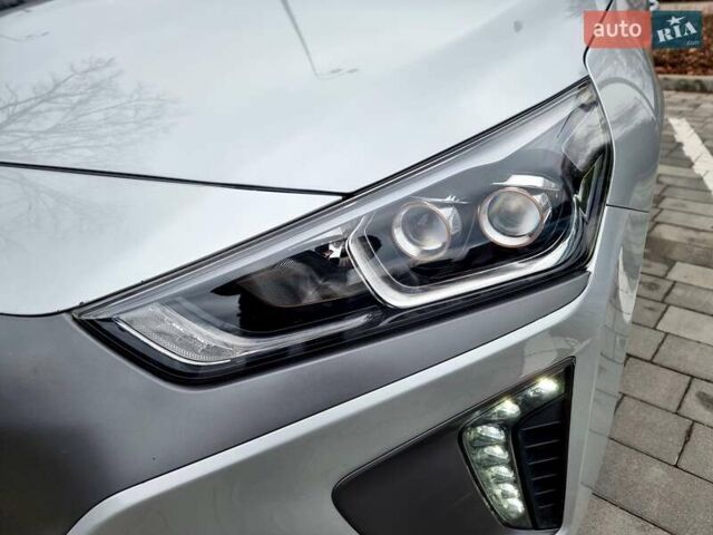 Серый Хендай Ioniq, объемом двигателя 0 л и пробегом 137 тыс. км за 12950 $, фото 5 на Automoto.ua