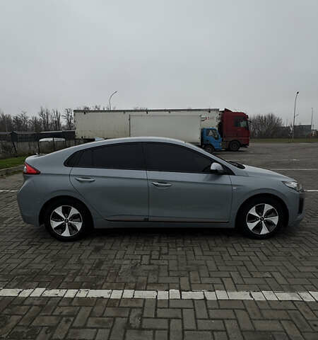 Сірий Хендай Ioniq, об'ємом двигуна 0 л та пробігом 166 тис. км за 11300 $, фото 5 на Automoto.ua