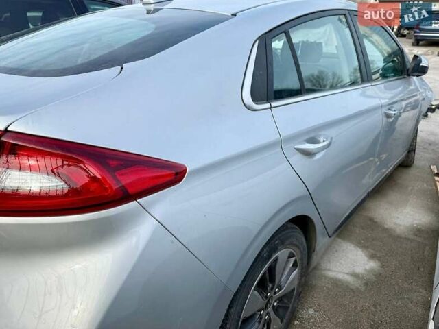 Серый Хендай Ioniq, объемом двигателя 1.6 л и пробегом 129 тыс. км за 7900 $, фото 13 на Automoto.ua