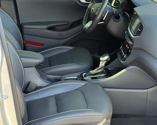 Сірий Хендай Ioniq, об'ємом двигуна 1.58 л та пробігом 134 тис. км за 15900 $, фото 21 на Automoto.ua