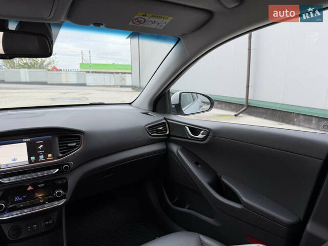 Серый Хендай Ioniq, объемом двигателя 0 л и пробегом 87 тыс. км за 13500 $, фото 13 на Automoto.ua
