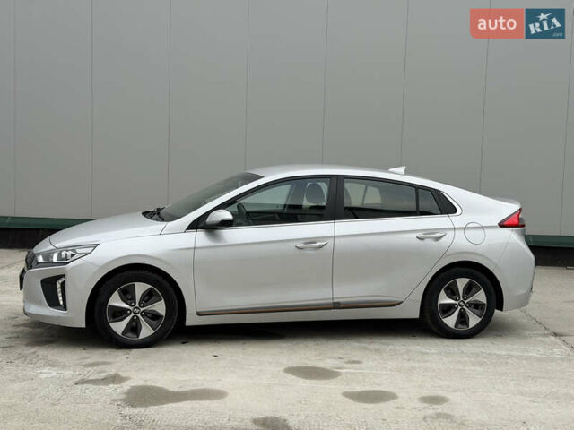 Серый Хендай Ioniq, объемом двигателя 0 л и пробегом 87 тыс. км за 13500 $, фото 7 на Automoto.ua