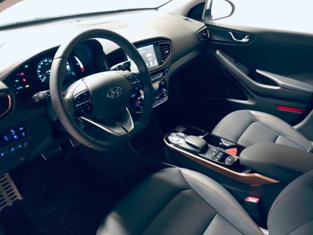 Сірий Хендай Ioniq, об'ємом двигуна 0 л та пробігом 93 тис. км за 13100 $, фото 7 на Automoto.ua