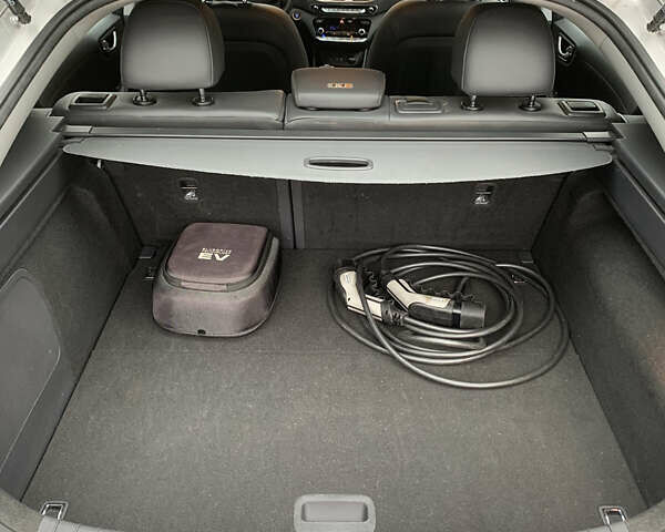 Серый Хендай Ioniq, объемом двигателя 0 л и пробегом 123 тыс. км за 13500 $, фото 18 на Automoto.ua