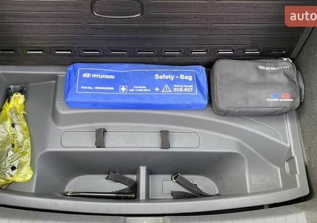 Серый Хендай Ioniq, объемом двигателя 0 л и пробегом 108 тыс. км за 13700 $, фото 14 на Automoto.ua