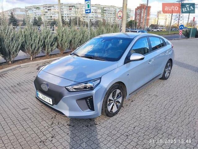 Хендай Ioniq 2018 в Полтаве на Automoto.ua Серый Хендай Ioniq, объемом двигателя 0 л и пробегом 114 тыс. км за 15100 $, фото 1 на Automoto.ua
