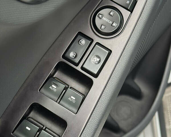 Серый Хендай Ioniq, объемом двигателя 0 л и пробегом 117 тыс. км за 13450 $, фото 8 на Automoto.ua