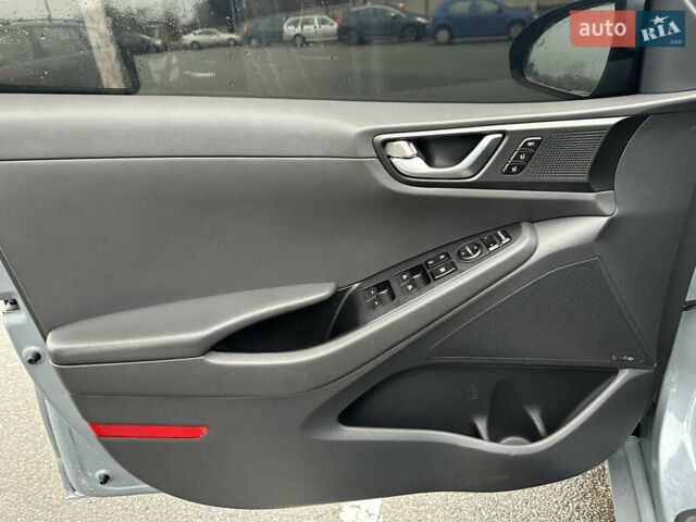 Сірий Хендай Ioniq, об'ємом двигуна 0 л та пробігом 148 тис. км за 13600 $, фото 12 на Automoto.ua