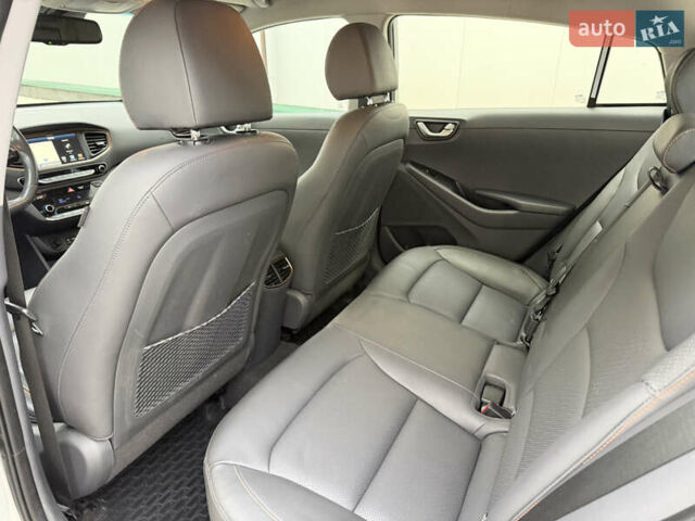 Серый Хендай Ioniq, объемом двигателя 0 л и пробегом 87 тыс. км за 13500 $, фото 15 на Automoto.ua