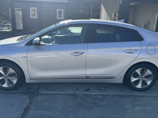 Хендай Ioniq 2018 в Запорожье на Automoto.ua Серый Хендай Ioniq, объемом двигателя 0 л и пробегом 182 тыс. км за 15550 $, фото 1 на Automoto.ua