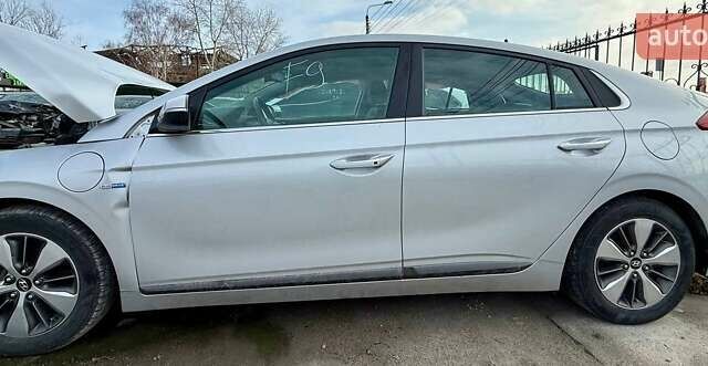 Серый Хендай Ioniq, объемом двигателя 1.6 л и пробегом 129 тыс. км за 7900 $, фото 8 на Automoto.ua