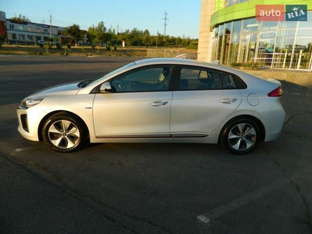 Сірий Хендай Ioniq, об'ємом двигуна 0 л та пробігом 91 тис. км за 13300 $, фото 5 на Automoto.ua