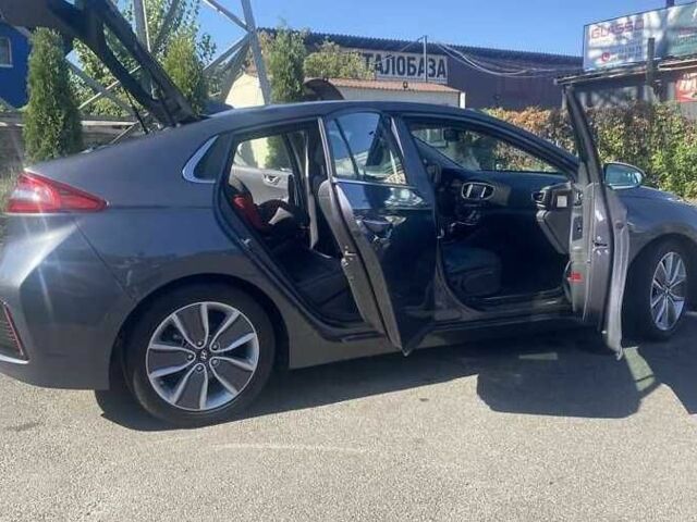Сірий Хендай Ioniq, об'ємом двигуна 1.6 л та пробігом 114 тис. км за 10300 $, фото 11 на Automoto.ua