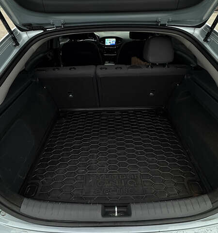 Сірий Хендай Ioniq, об'ємом двигуна 0 л та пробігом 166 тис. км за 11300 $, фото 8 на Automoto.ua