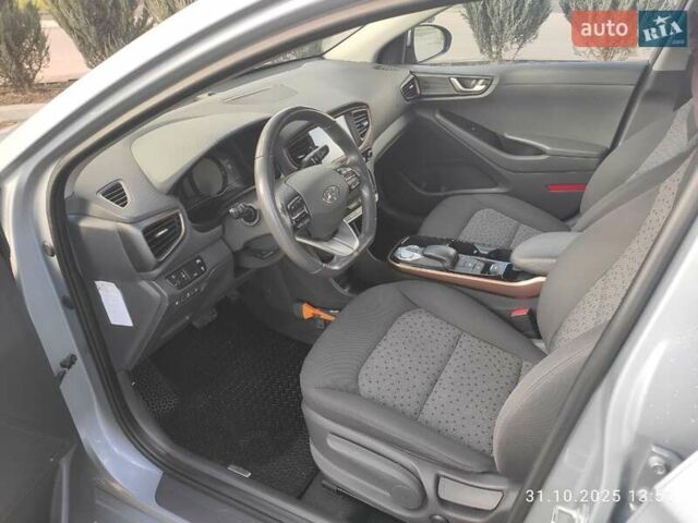 Хендай Ioniq 2018 в Полтаве на Automoto.ua Серый Хендай Ioniq, объемом двигателя 0 л и пробегом 114 тыс. км за 15100 $, фото 12 на Automoto.ua