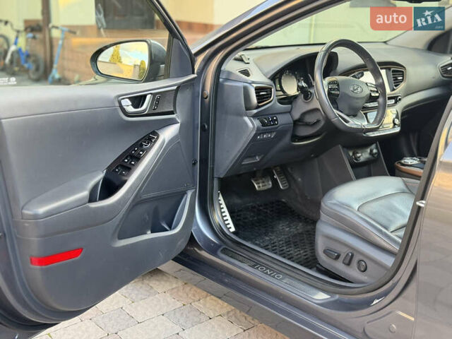 Серый Хендай Ioniq, объемом двигателя 0 л и пробегом 109 тыс. км за 13899 $, фото 18 на Automoto.ua