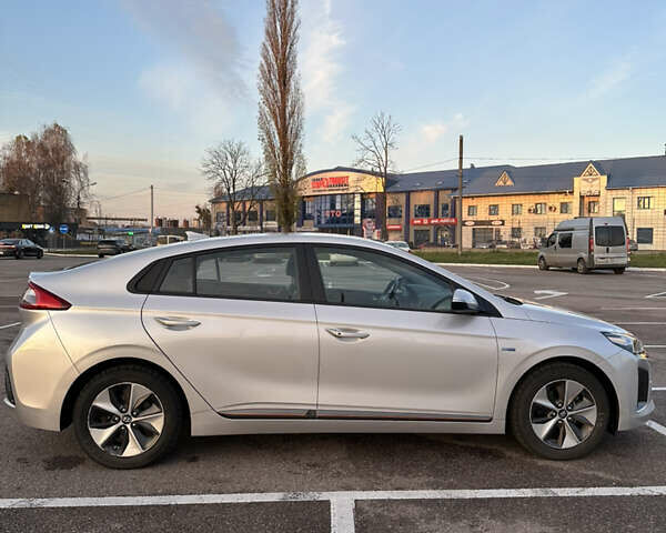 Серый Хендай Ioniq, объемом двигателя 0 л и пробегом 100 тыс. км за 13500 $, фото 7 на Automoto.ua