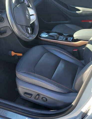 Серый Хендай Ioniq, объемом двигателя 0 л и пробегом 53 тыс. км за 16800 $, фото 19 на Automoto.ua