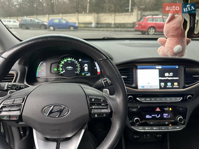 Сірий Хендай Ioniq, об'ємом двигуна 0 л та пробігом 148 тис. км за 13600 $, фото 9 на Automoto.ua