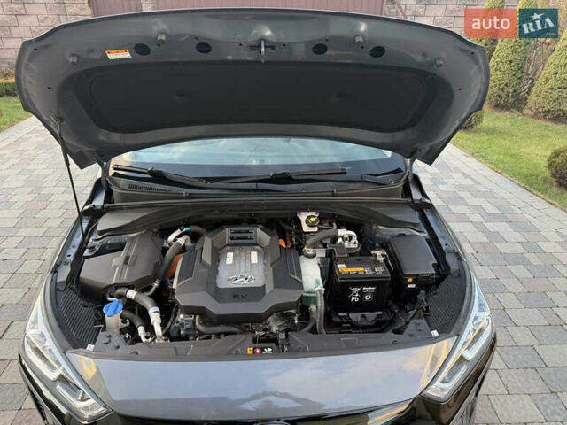 Серый Хендай Ioniq, объемом двигателя 0 л и пробегом 109 тыс. км за 13899 $, фото 46 на Automoto.ua