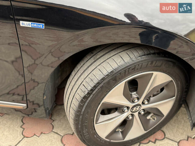 Серый Хендай Ioniq, объемом двигателя 0 л и пробегом 107 тыс. км за 12499 $, фото 59 на Automoto.ua