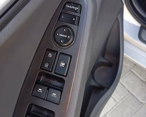 Серый Хендай Ioniq, объемом двигателя 0 л и пробегом 90 тыс. км за 13900 $, фото 21 на Automoto.ua