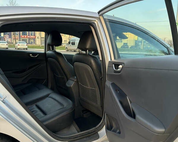 Серый Хендай Ioniq, объемом двигателя 0 л и пробегом 100 тыс. км за 13500 $, фото 5 на Automoto.ua
